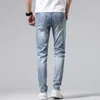 Mens Jeans Tasarımcısı Yaz Hafif Stil Logosu Luxurys Ünlü Marka Erkekler Yıkanmış Sıradan Tasarım İnce Streç Skinny Jeans Street1778