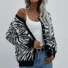 Kobiety Oversized Leopard Knit Cardigan Jesień Zima Kobieta Casual Luźne V Neck Single Breasted Długi Rękaw Dzianiny Znosić 210922