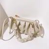 Pequeñas bolsas de crossbody para mujeres 2020 Trend Mano Bolso de mano Marca de mujer Cadena de moda Viaje Hombro Bolsos de hombro