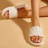 Slippers Minimalistische Wing Ontwerp Slippers Vrouwelijke Zomer Stijl Casual Mode Drie Dimensionale Veer Outdoor Sandalen Paren Schoenen 220307