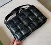 أعلى جودة حقيبة جلد أصلي للنساء الرجال حمل Crossbody مخلب فاخر مصمم أزياء التسوق محفظة بطاقة جيوب حقيبة يد حقائب كتف أصلية واحدة مجانية