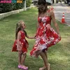 Familie look vrouwen matching moeder en dochter kleding mouwloze bloemen jurk voor mama Me kinderen meisjes mama jurken 210724