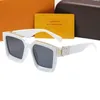 Zonnebril 90660 Bloemen Zeven kleuren Geschenkdozen Heldere lens 0 graden Designer Mannen Brillen Outdoor Shades PC Frame Mode Klassieke Dame Spiegels voor Vrouwen