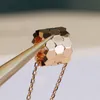 Nytt hänge 2022 Märke Pure 925 Sterling Silver Smycken Kvinnor Rose Gold Bee Love Diamond Halsband Lovely Fine Lyx Brand Top Quality Fine Smycken Söt Lovely