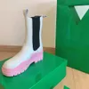 2021 Лучшие женские Белые Кожаные Сапоги Trend Pink Sole Мода Роскошные Шины Уничтожающие Пинетки Платформа Коренастые Обувь Леди Рыцарь Высокий Загрузчик Дизайнер Размер 35-40