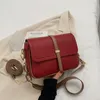 Axelväskor 3 fickor Flapväska Stenmönster Läder för kvinnor 2021 Märkesdesigner Högkvalitativ handväskor Mode Crossbody