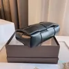 Дизайнерская кассета мини -ремень пакет переплетения вязаные талии модные женщины кожаные сумки с поперечным телевизором