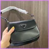 New Fashion Women Женщины на плечах дизайнерские сумочки маленькая тотация Lady Totes на открытом воздухе багьют подмышечные сумки глянцевая перламусная талия171G