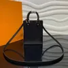 2021 Mini-Taschen von Luxurys Designer-Reisetaschen, geeignet zum Tragen in der Hand über der Schulter oder über Kreuz für Damen und Herren, zwei Farben, Größe 14 cm