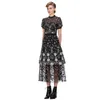 Självporträtt vantage klänning sommar design svart mesh broderade blommor Midi o-neck kort ärm för kvinnor 210506