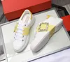 2021 Designer di lusso A1 Scarpe casual da donna Lady Sneaker bassa in pelle Pelle di vitello Stringata di cristallo Scarpa bianca Street Style Moda Comfort Alta qualità con scatola