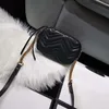 2021 Designers de luxe de qualité Mode femmes CrossBody sac Sacs à bandoulière Lettre Sac à main dames sac à main Chaînes Cross Body Embrayage Caméra