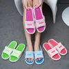 Sommar Mäns tofflor Soft Sole Flip Flops Flat Slides Skor för kvinnor Lätta Sliders Non-Slip Badrum Sandaler Skor