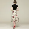 Yaz Örme Kısa Kollu Siyah Tops İki Adet Set + Elastik Bel İşlemeli Büyük Çiçek Örgü Etek Takım Elbise 210520