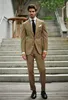 Moda Khaki Mens Casamento Smoking Notch Lapela Dois Botão Noivo Groomsmen Tuxedos Brand New Man Blazers Casaco de Alta Qualidade 2 Peça Terno (Jacket + Calças + Gravata) 1809