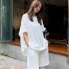 Весна и летние Корейский белый с коротким рукавом футболка короткие шорты из двух частей костюм женские свободные высокие талии повседневные спортивные брюки 210707
