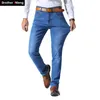 Brat Wang Classic Style Mężczyźni Marka Jeans Business Casual Stretch Slim Denim Spodnie Jasne Niebieskie Czarne Spodnie Męskie G0104
