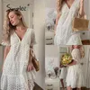 Robe d'été sexy à col en V et couture blanche à manches courtes et manches courtes pour femmes décontractées mode boho a-line 210414