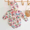 Spädbarn Baby Girls Rompers Kläder Bodysuit Round Neck Långärmad Blom- och hattband 210429