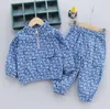 Set di abbigliamento Set di vestiti per neonato Set tuta casual Manica lunga Pullover con lettera Felpe con cappuccio + pantaloni Tute Ropa per neonati