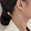 Boucle d'oreille rouge amour, haute sensibilité, lumière, luxe, cœur, mode automne et hiver 2022