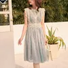 Być może U Hollow Lace Mesh Floral Print Długość Kolana Dress Kobiety Lato O Neck Zipper Blue Fairy Dress D1371 210529