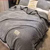 Cobertor de flanela suave de cor verde com peso europeu para cama queen size xadrez quente para camas antibolinhas 211218