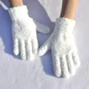 Продажа перчаток без пальцев 2021 Женская зима вязаный полный палец теплые девушки женские твердые шерстяные варежки Pompon Magic Eystic C48