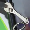 Keychains Silver Mini Multifunktion Skiftnyckel Keyring Metal Reparation Portable Hand Tool Jaw Spanner Home Justerbara nyckelkedjor Universal Miri22