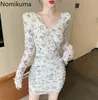 Nomikuma Moda Vestito aderente Donna Scollo a V Manica lunga Slim Fit Stampato floreale Mini abiti Coreano Abiti sexy Mujer 210514