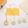 Europe America Fashion Style Jewelry Sets Lady Womens Goldcolor Metal Hollow Out V Initials Garden Necklace Bracelet Earrings M686688964