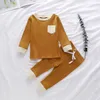 赤ちゃんの服装セットソリッドカラーストライプピット長袖スウェットシャツ+ズボン羽ばたきと秋のパジャマキッズスーツZYY924