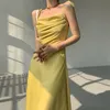 Amarelo Plissado Cetim Suspender Vestidos Causais Verão Novo Elegante Commuter Slim Vestido para Mulheres