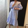 Sommar Svart Retro Dubbelbröst Lapel Lace Stitching Loose Flounced Striped Blue Dress Fashion 16F0866 210510