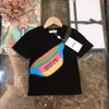 2021SS Cotton T Shirt Kid Summer Boys Projektanci Ubrania Dzieci Casual Okoła okrągła szyja Krótkie rękawy Kolor Pocket Druk Baby Clot4325466