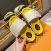 2021 latest Pool Pillow Comfort Mules Women Fashion Slippers Ladies Summer Vibrant Sandals Puffy Style Classic Slides 35-41 g0357