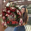 Ghirlande di fiori decorativi Ghirlanda rustica in rattan Camion rosso Autunno Porta d'ingresso Ghirlande natalizie artificiali con fiocco in nastro Fattoria festiva