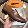 L5 Nya Mäns Lägenheter Lace-Up Quality Patent Läder Skor Luxury Svart Brun Bröllop Skor Storlek 38-44 Läder Mjuk Man Klänningskor 33