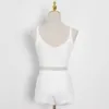 Twotwinstyle Elegante conjunto de tres piezas para mujeres Tops de tanques Linterna de manga corta capa casual Shorts blanco Conjuntos blancos Mujer 210517