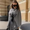 Isarose Kadınlar Houndstooth Tops Moda Yüksek Boyun İpek Kuşaklı Bir Boyutu Kısa Pelerinler Ceket Beyaz Siyah All-Maç Streetwear Pelerinler 210422