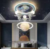 クリエイティブLEDの子供部屋シャンデリア風船の地球ムーンランプ漫画少年宇宙飛行士の寝室