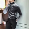 秋の長袖Tシャツ男性ファッション服ベロベットの伸縮性のあるタートルネックスリムフィットすべてのマッチソリッドTシャツ220309