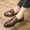 Högkvalitativa män Bröllopsskor Krokodilmönster Tassel Patent Läder Glossy Casual Prom QuinCeanera Loafers Platta skor