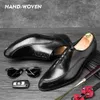 Accessoires de marié Chaussures de mariage en cuir de vache pour hommes, mocassins Derby européens faits à la main en cuir véritable, chaussures d'affaires Oxfords It263r