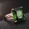 Vintage Carving Square Green Crystal Emerald Gemstones Diamanter Ringar för Kvinnor Rose Guldfärg Bague Fine Smycken Party Presenter