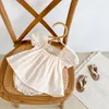 Estate Neonate Body Beige Maniche corte a sbuffo Colletto quadrato Tuta nata Vestiti Stile carino E1082 210610