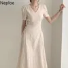 Koreanska stil temperament klänningar solid v-hals kort puff ärm bandage vestidos sommar elegant modeklänning 1b802 210422