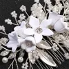 H￥rklipp Barrettes White Flower Comb Hairpins Wedding Faux Pearl Handgjorda tillbeh￶r Kvinnor Brudt￤rna Huvudstycke Nov99
