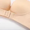 Ny Strapless Non-Slip Kvinna Underkläder Små bröst Tjockad Front Tre rader av spännen samlas osynlig Push Up Bra 201021