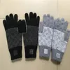 Gants tricotés Designer classique Automne Couleur unie Lettre européenne et américaine Couple Mitaines Mode d'hiver Gant à cinq doigts Noir Gris 89